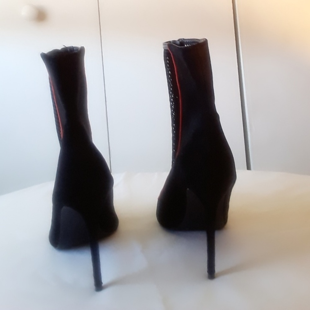 Shoes - Picture 2 of 3